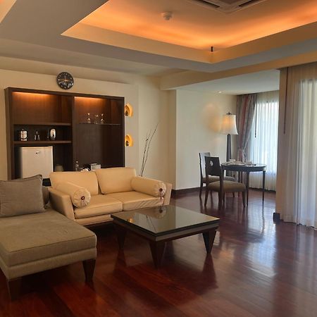 芭东帕拉贡水疗度假村【SHA Plus+】 Patong 外观 照片 A suite at the hotel
