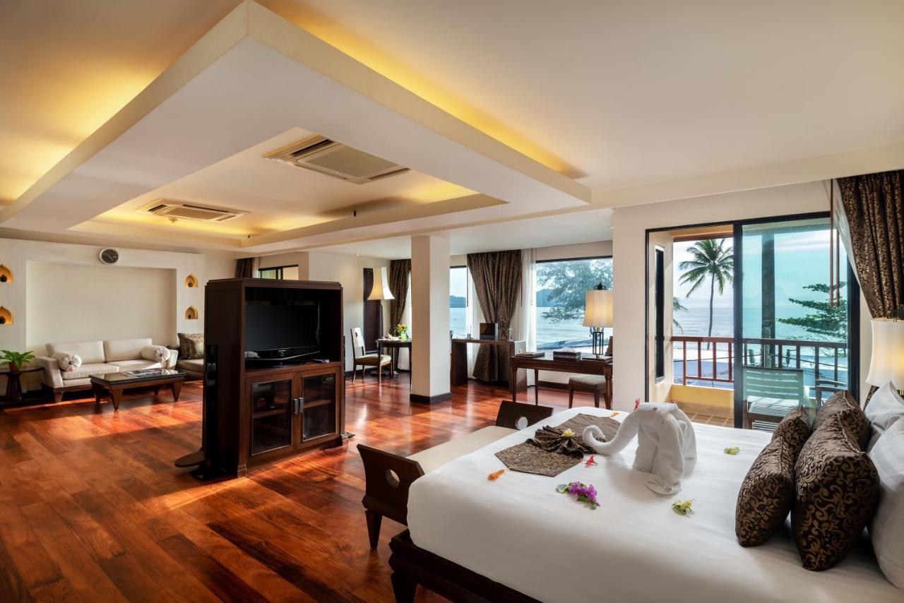 芭东帕拉贡水疗度假村【SHA Plus+】 Patong 外观 照片 A suite at the Royal Thai Suite