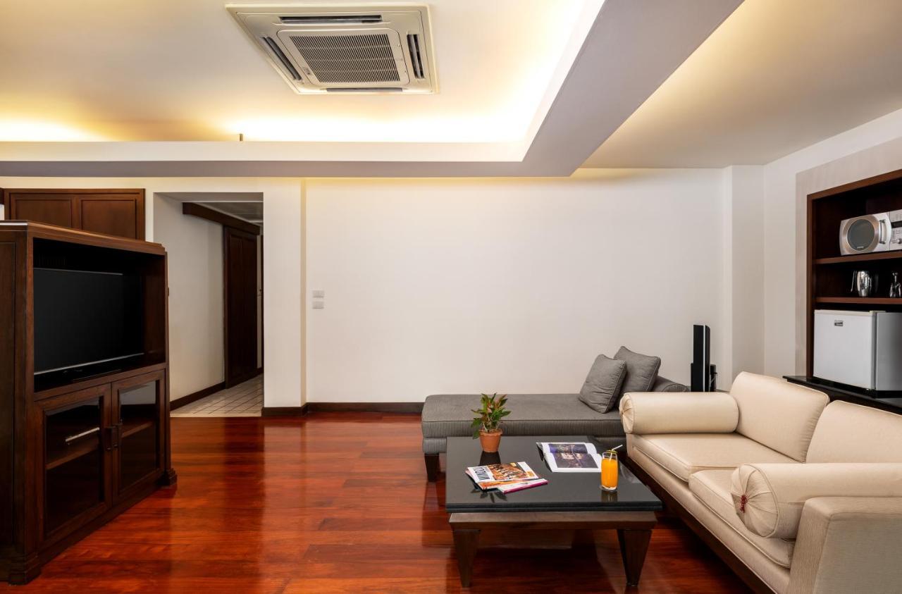 芭东帕拉贡水疗度假村【SHA Plus+】 Patong 外观 照片 A living room with a concealed ceiling-mounted air conditioner