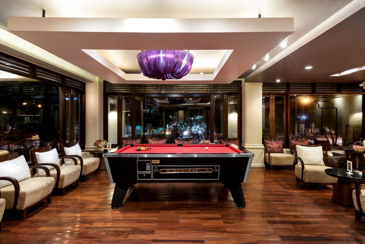 芭东帕拉贡水疗度假村【SHA Plus+】 Patong 外观 照片 The Pool Table at the lobby