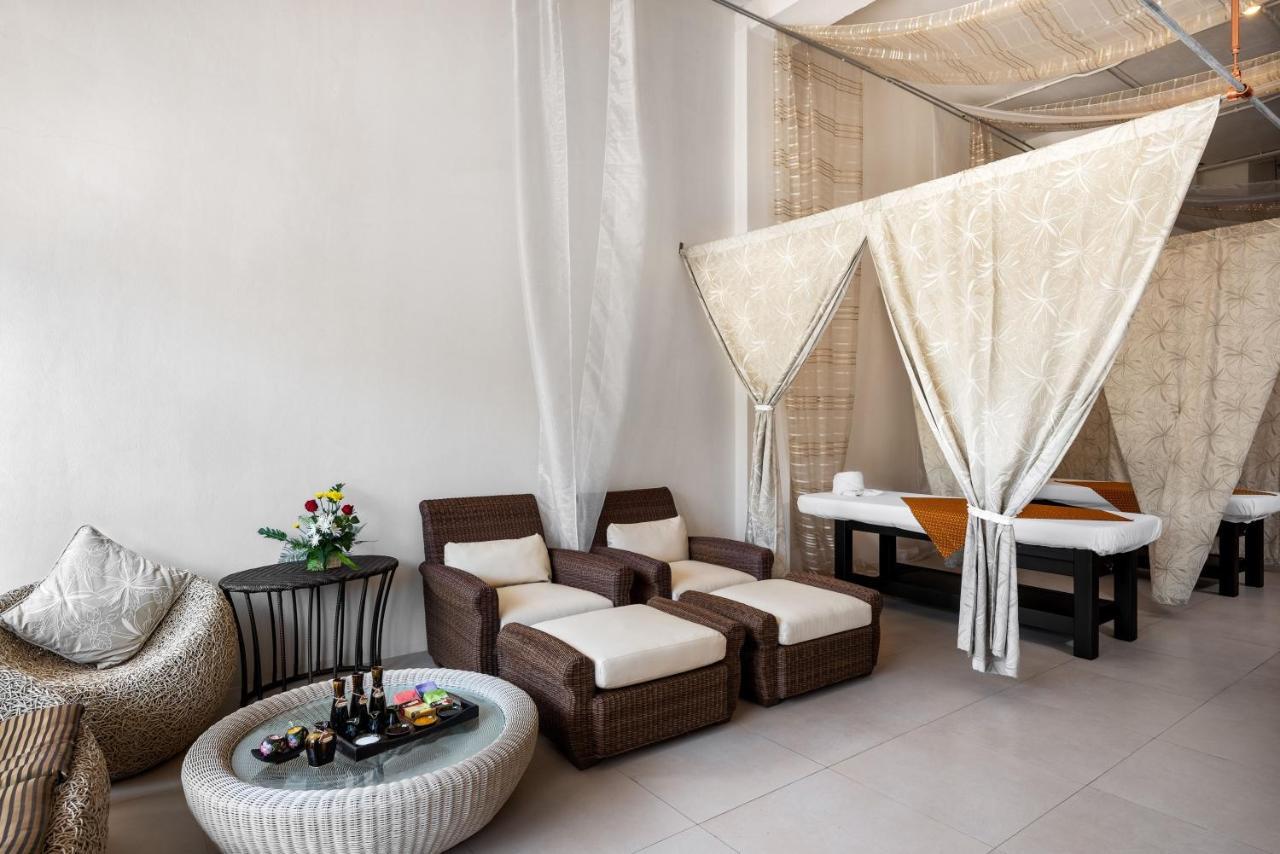 芭东帕拉贡水疗度假村【SHA Plus+】 Patong 外观 照片 A spa in Bangkok, Thailand