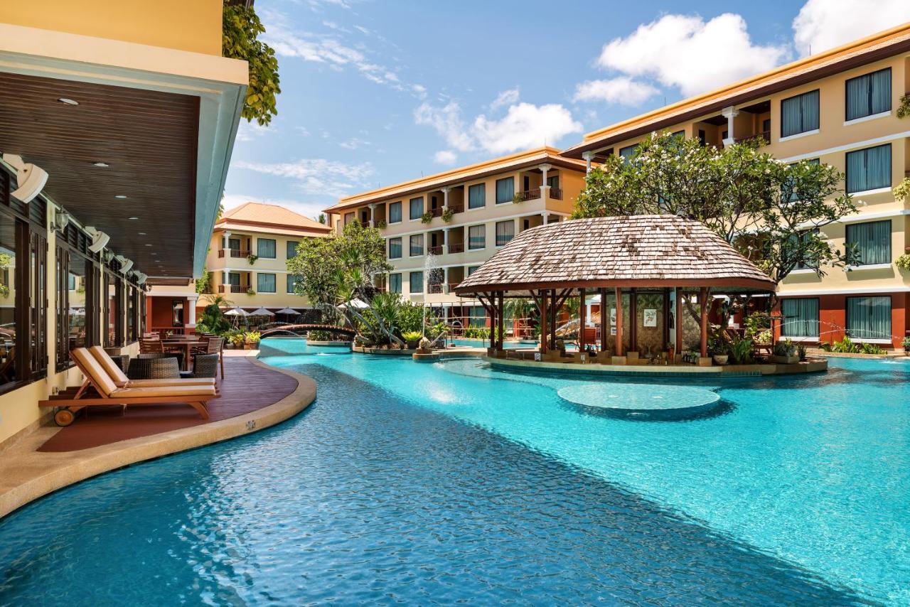 芭东帕拉贡水疗度假村【SHA Plus+】 Patong 外观 照片 The swimming pool at the hotel